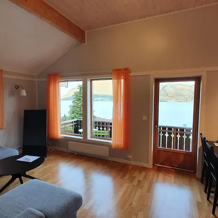 Kvernesfjorden Steinsgrenda