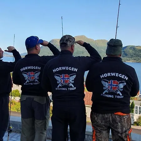 Kvernesfjorden Steinsgrenda