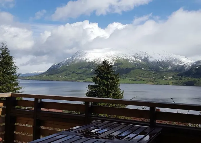 Kvernesfjorden *
