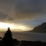 Kvernesfjorden בית נופש
