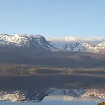 Kvernesfjorden בית נופש