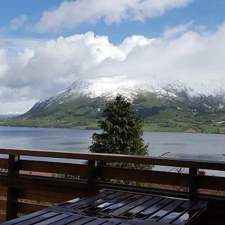 Kvernesfjorden *